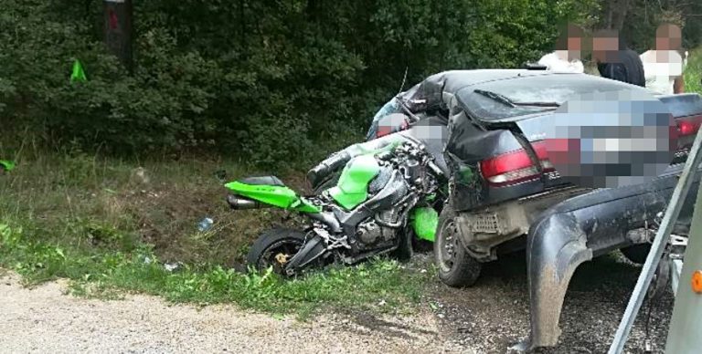 Dwie osoby zginęły w zderzeniu motocykla i toyoty