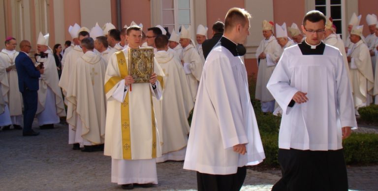 Zmiany księży w parafiach regionu