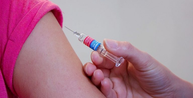 Kontrowersje w sprawie szczepionek dla nauczycieli