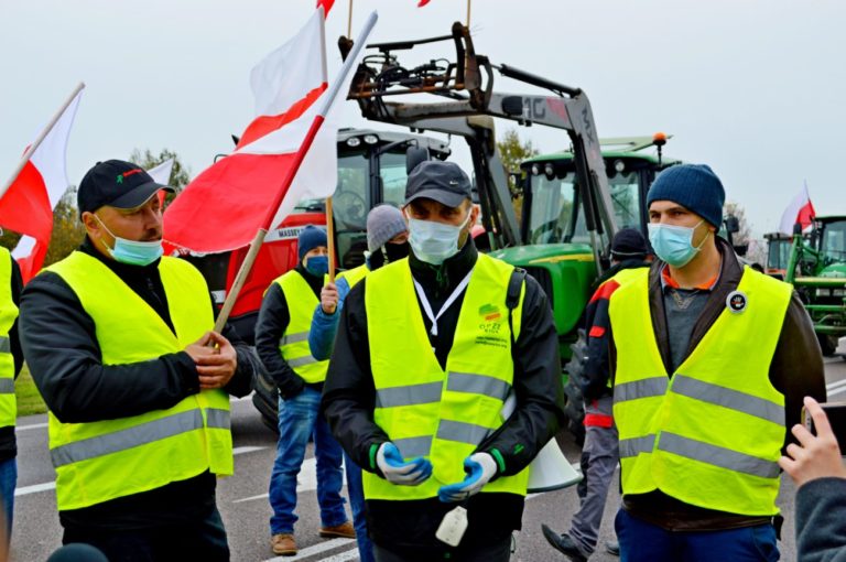 Protest rolników na krajowej dwójce w Międzyrzecu Podlaskim