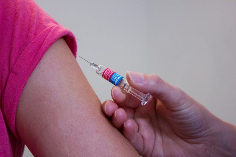 Szczepionka szansą na uporanie się z pandemią