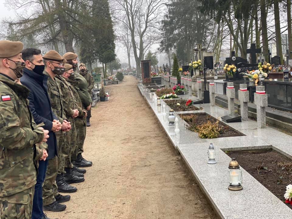 Prezydent Litwiniuk oddał hołd poległym żołnierzom