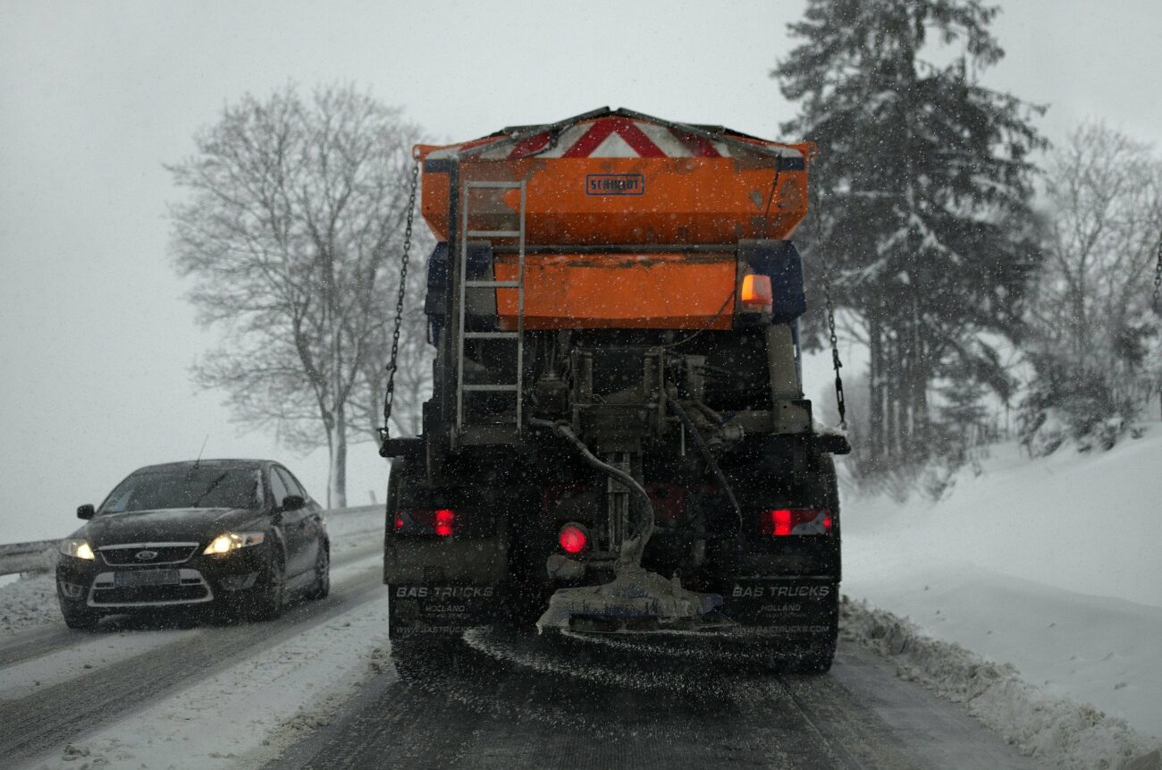 Zarząd Dróg Wojewódzkich szykuje się do zimy. Informuje i apeluje do kierowców