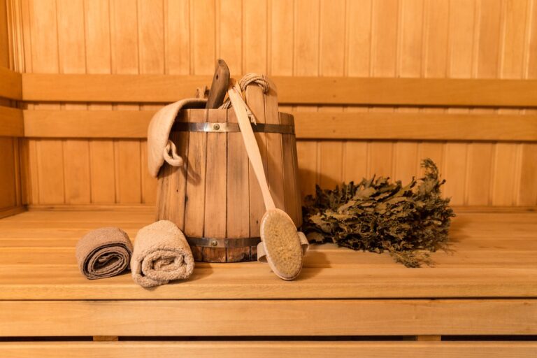 Jak wykorzystać pobyt w saunie dla włosów?