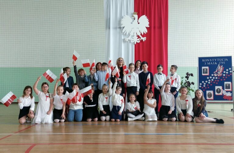 Wiwat maj! Trzeci Maj! – patriotyczne obchody w szkole w Zalesiu