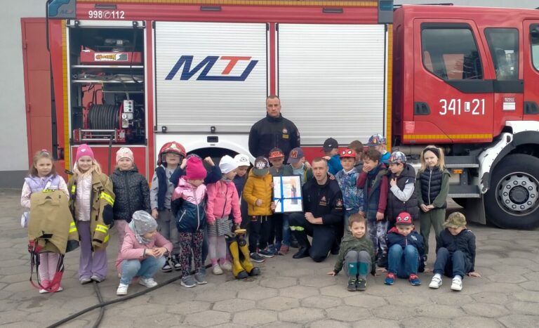 Biała Podlaska: Dzieci z przedszkola nr 3 z wizytą w straży pożarnej