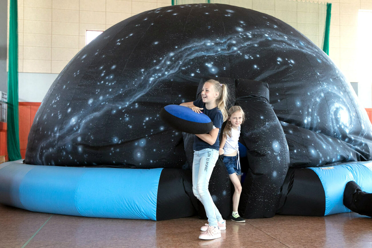 Mobilne planetarium Kopernika przyjedzie do Chotyłowa