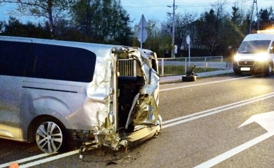 Trzy pojazdy zderzyły się na drodze krajowej