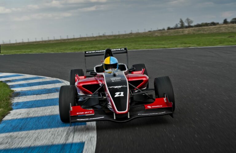 Usiądź za kierownicą legendarnego bolidu F1 Mod Williams FW29