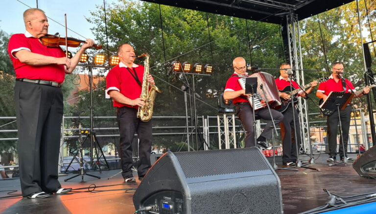 Klawa Ferajna rozpoczęła letnie koncerty na placu Wolności
