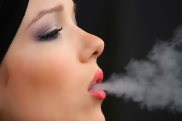 Trwają prace nad regulacją saszetek nikotynowych będących alternatywą dla papierosów