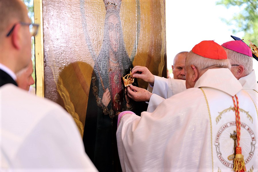 Kodeń: Matka Boża i Jezus mają nowe korony