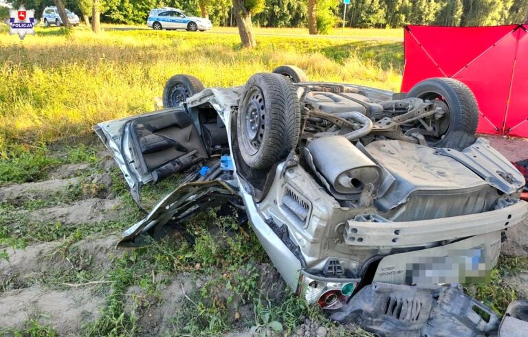 Tragedia na drodze: auto dachowało, kierowca nie żyje