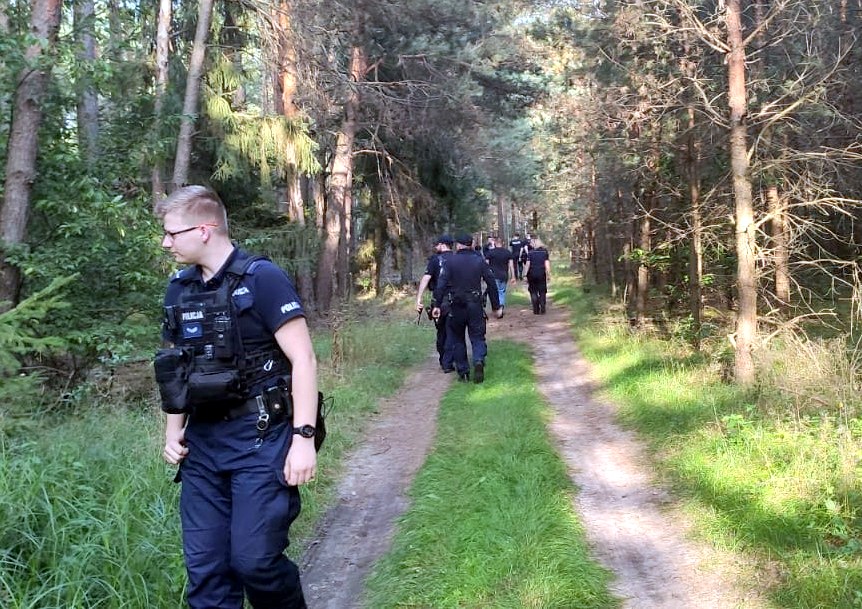 Seniorka zgubiła się na grzybach. Znaleźli ją dwa kilometry od domu, na skraju lasu