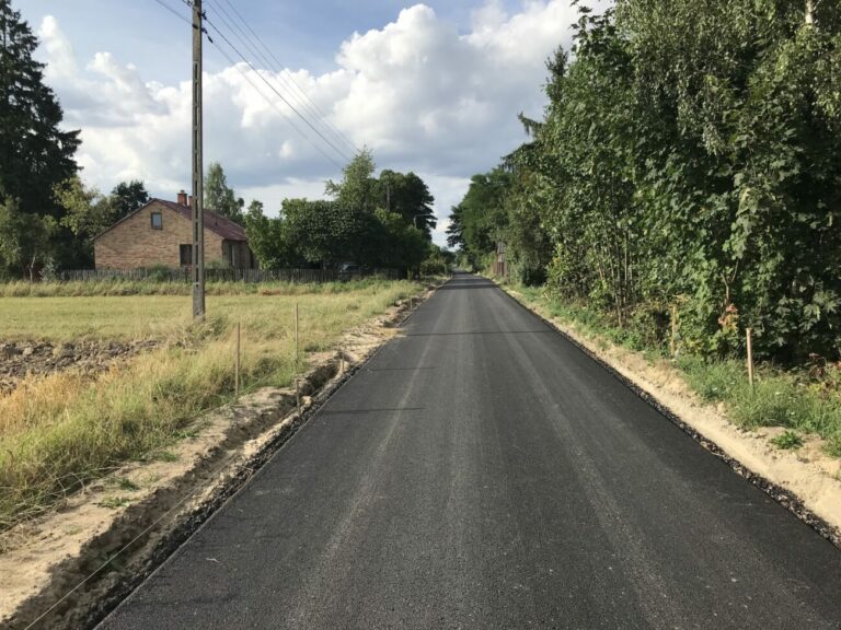 Gmina Łomazy: Powstaje utwardzona droga w Woli Dubowskiej