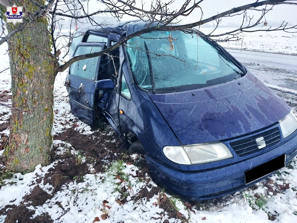 Seat wypadł z drogi. Ranny pasażer