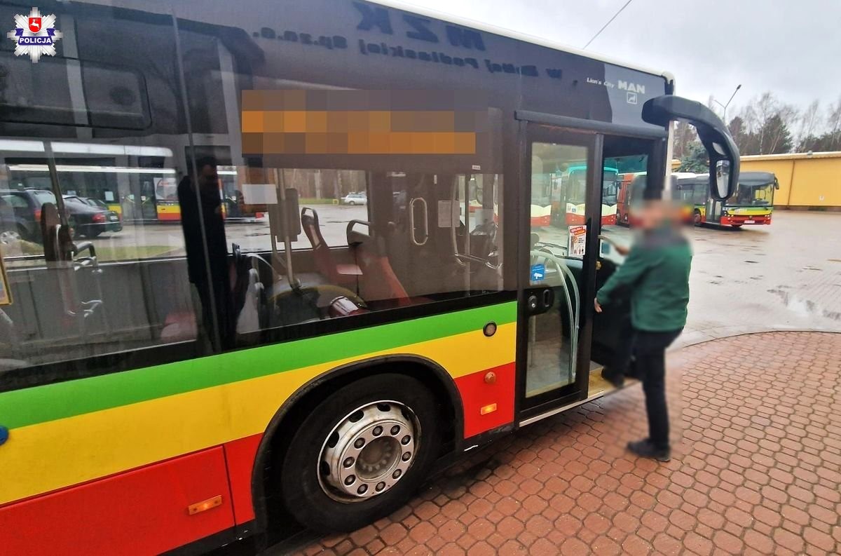 Pijany kierowca uderzył w autobus miejski