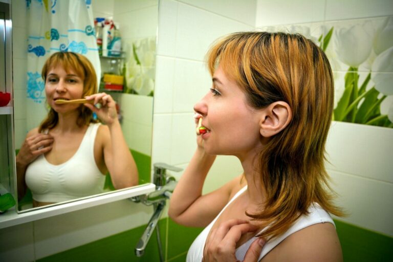 Polacy nie dbają o higienę jamy ustnej. Czy wyręczy nas sztuczna inteligencja?