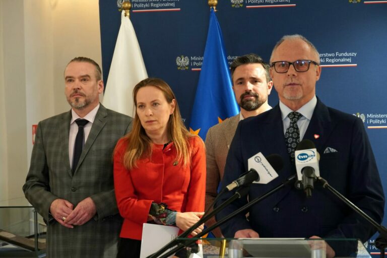 Minister zainaugurowała w Białej Podlaskiej rządowy program wsparcia wschodnich regionów Polski
