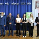 Pożegnanie wicedyrektor podczas uroczystego zakończenia roku szkolnego 2023/2024 w Zespole Szkół w Małaszewiczach