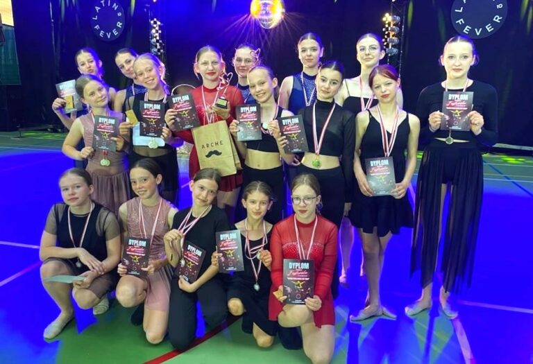 48 medali i 9 pucharów tancerzy bialskiego Dance Academy Studio na Festiwalu Tańca Latino Fever