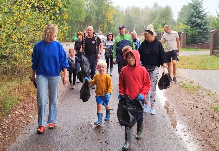 Przedszkolaki z Zaczarowanej Krainy wysprzątały las w Rakowiskach