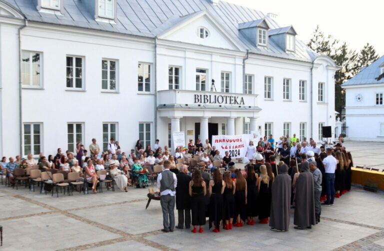 Narodowe Czytanie 'Kordiana' w bibliotece w Białej Podlaskiej