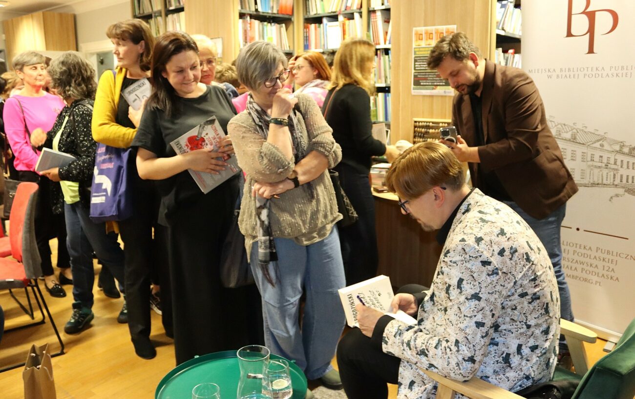 Spotkania z pisarzami, koncert, pokoje naukowe, projekcja filmu, escape room... czyli Noc Bibliotek w Białej Podlaskiej