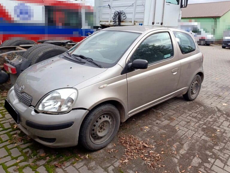 Pijany kierowca toyoty jechał całą jezdnią, od rowu do rowu...