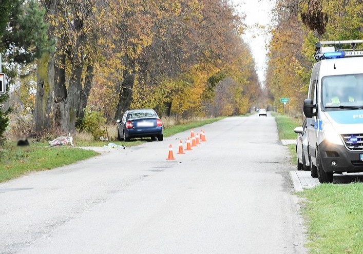 Auto potrąciło rowerzystkę, dwaj nastolatkowie zderzyli się na motocyklach