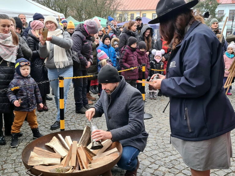 Jarmark świąteczny z zespołem Pieniny już w tę sobotę na placu Wolności