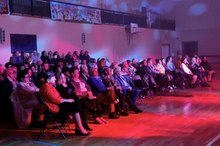 Nastrojowy koncert z okazji Dnia Kobiet w gminie Łomazy