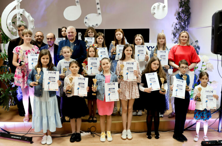 Zdolni wokaliści nagrodzeni podczas 20. Powiatowych Prezentacji Wokalnych w Łomazach