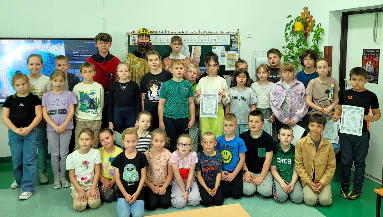 Szkoła w Zalesiu świętowała milenium koronacji pierwszego króla Polski