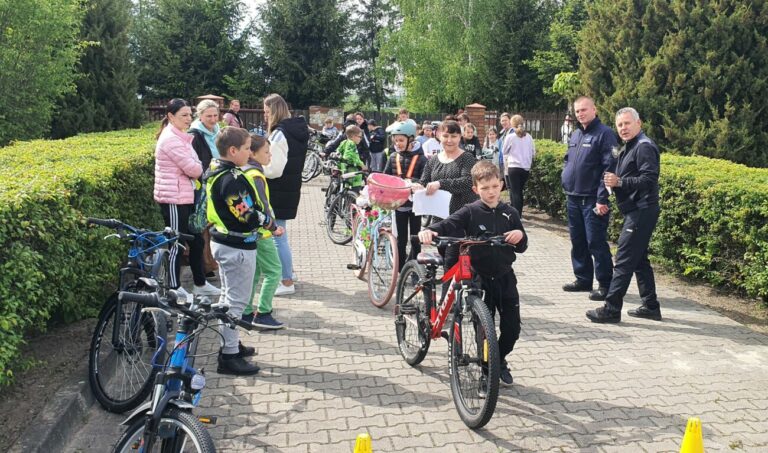 Egzamin na kartę rowerową w Szkole Podstawowej w Zalesiu