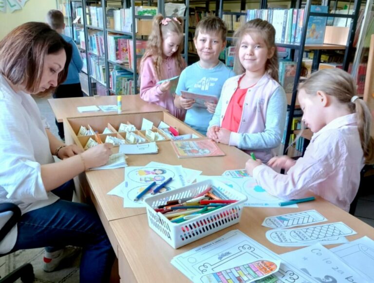 Światowy Dzień Książki w bibliotece Szkoły Podstawowej w Zalesiu