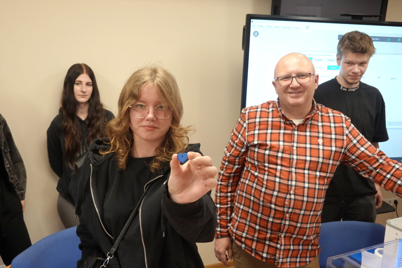 Młodzież ECKiW OHP w Roskoszy szkoliła się z projektowania i druku 3D