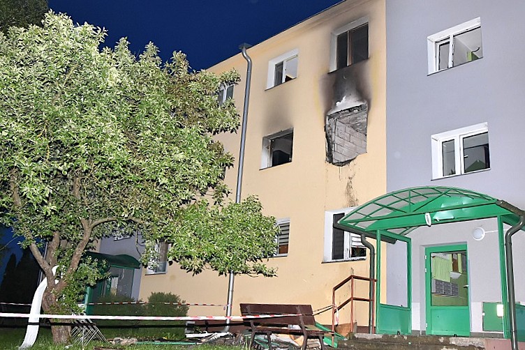W mieszkaniu wybuchł gaz, 66-letni właściciel w szpitalu