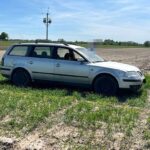 Jak wariat uciekał autem przed policjantami, w końcu ugrzązł w polu…