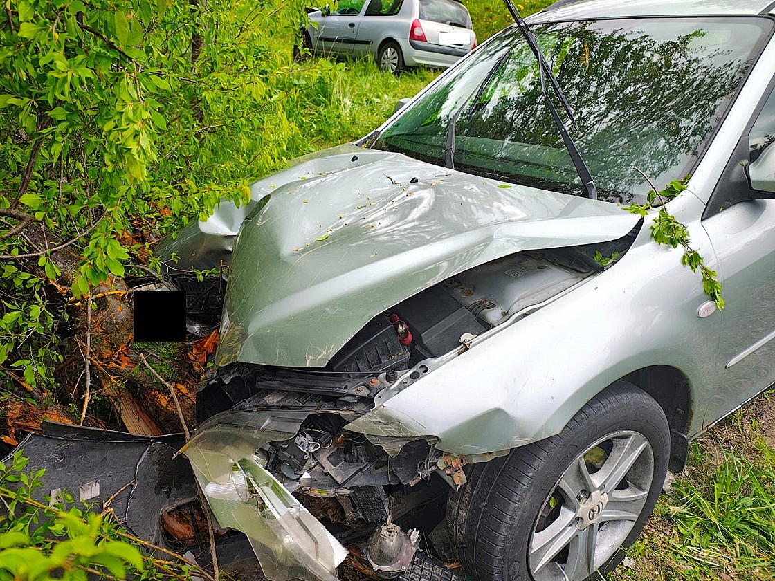 Nie zachował odległości, skasował auto