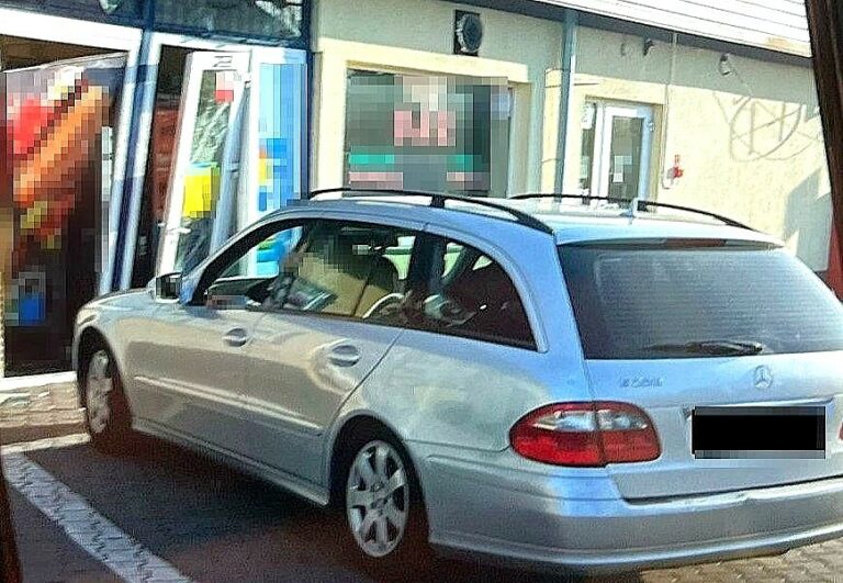 Pijany kierowca mercedesa chciał wjechać... do sklepu