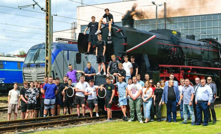 Powrót legendy na tory historii! Uczniowie Zespołu Szkół w Małaszewiczach odrestaurowali parowóz Ty2-1055