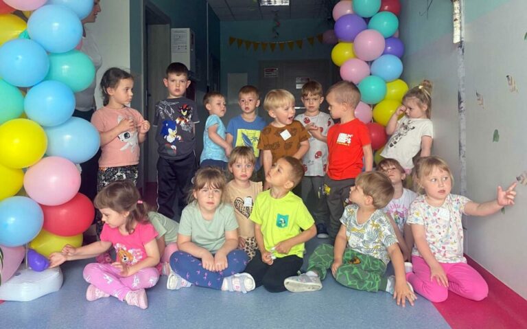 Dzień Dziecka we współpracy z bialskim AWF w przedszkolu Zaczarowana Kraina w Rakowiskach