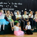 Wielkie świętowanie Dnia Matki i Dnia Ojca w szkole w Zalesiu