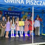 Liczna obsada 4. Festiwalu Piosenki Wesołej w Specjalnym Ośrodku Szkolno-Wychowawczym w Zalutyniu