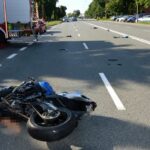 Tragedia na Zamkowej. Skoda wymusiła pierwszeństwo, a motocyklista jechał brawurowo