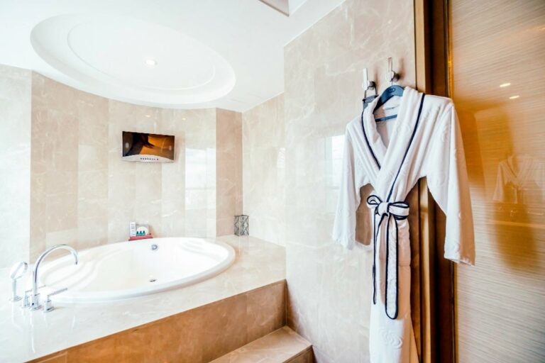 Nowoczesna łazienka w stylu spa, a jednocześnie praktyczna