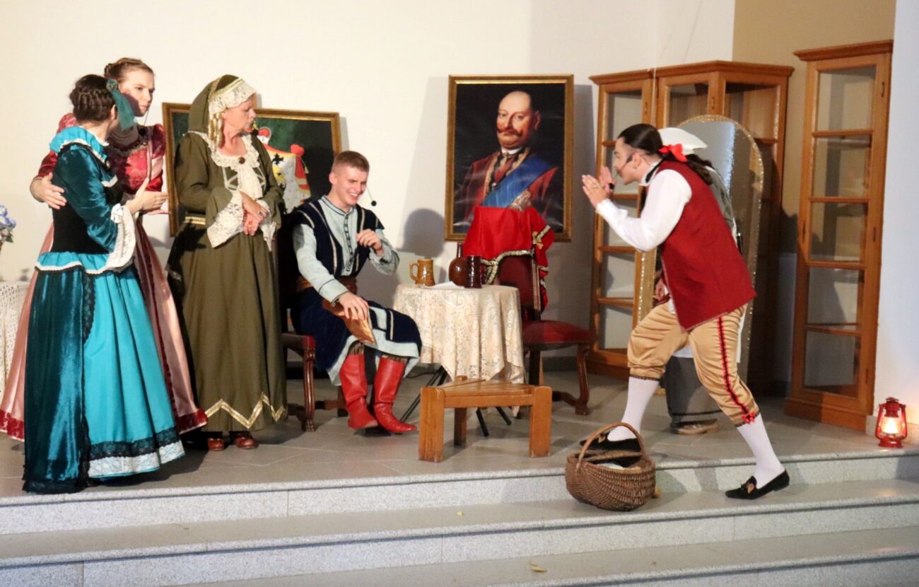 W Wisznicach powitano lato komedia teatralną