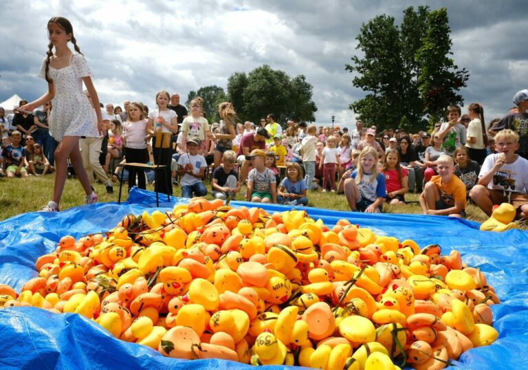 8. Rotariański Wyścig Kaczek z pomocą schronisku Azyl