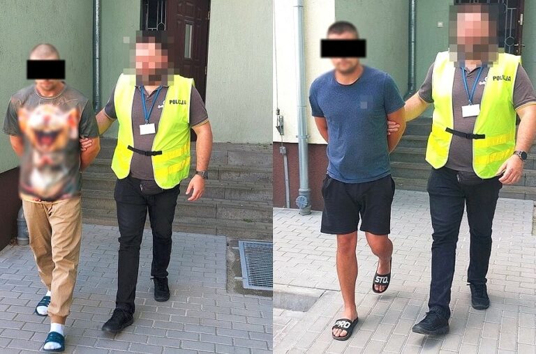 Jechali po pijaku. Jeden uciekł po kolizji, drugi zbluzgał policjanta